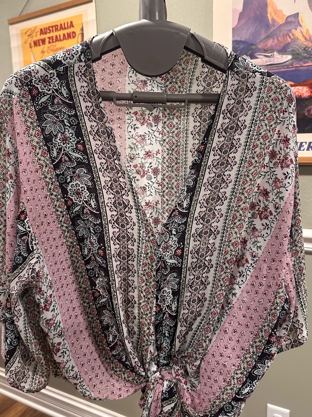 Boho Tie-Front V-Neck Women's Top in Pink Floral Size Small